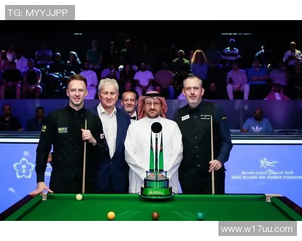 丹尼斯泰勒与戴维斯的巅峰对决揭示斯诺克世界的激烈竞争与荣耀 丹尼斯泰勒与戴维斯的巅峰对决揭示斯诺克世界的激烈竞争与荣耀